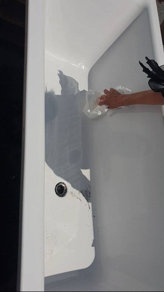 Giornata Kaldewei da Rossi & Lersa: Vasca da bagno pulita senza nemmeno un graffio